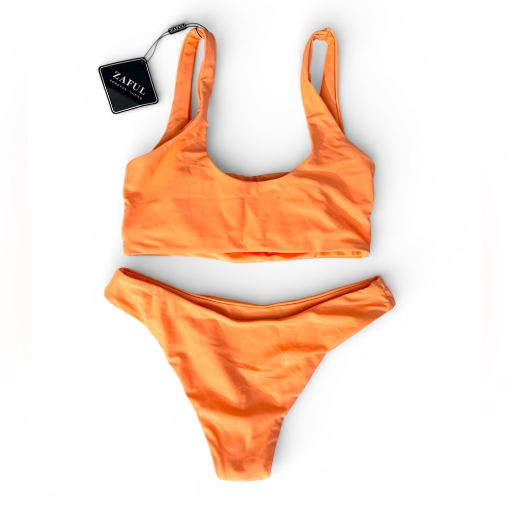 Zaful Bright Orange Bikini Set.
Size 4 - Picture 2 of 7